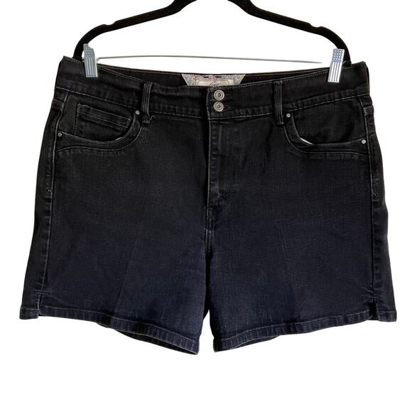 Levi’s Plus Size 16 Classic Black Denim Shorts 5” Double Button Stretchy Comfy - Picture 1 of 16